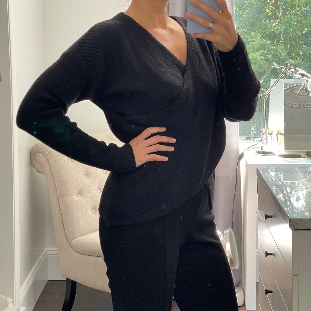 New! Black V-Neck Women's Long Sleeve Sweater size M